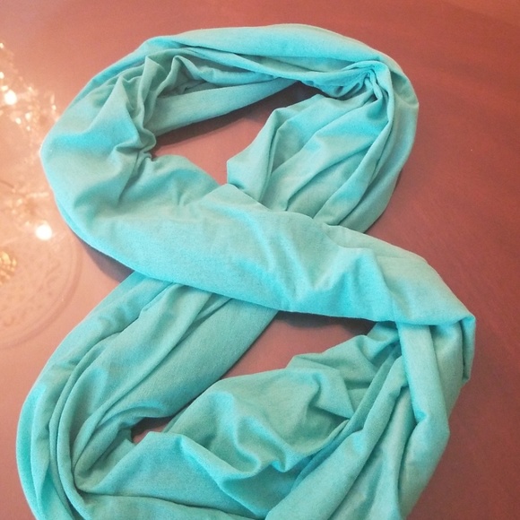 Turquoise scarf - Picture 2 of 2